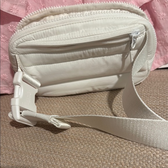 lululemon athletica White Crossbody Bag with Soft Texture and Zipper Closure - Picture 3 of 3
